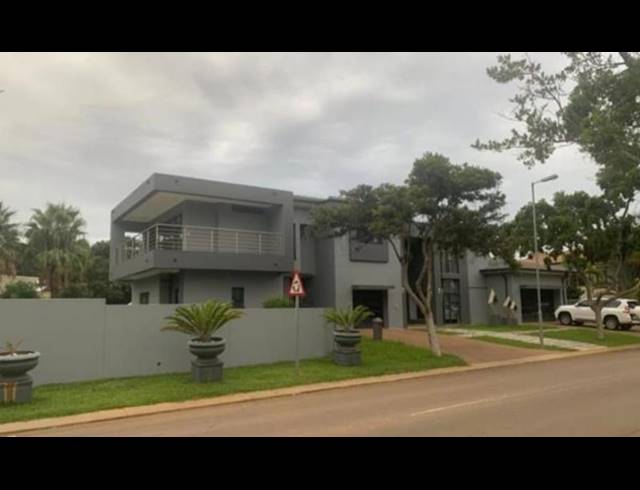 6 BEDROOM HOUSE FOR SALE IN ZAMBEZI COUNTRY ESTATE